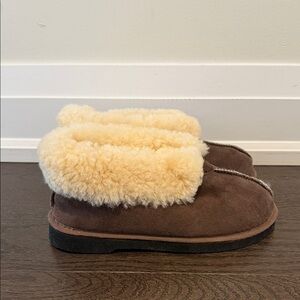 Brown suede shearling slippers size 6/7